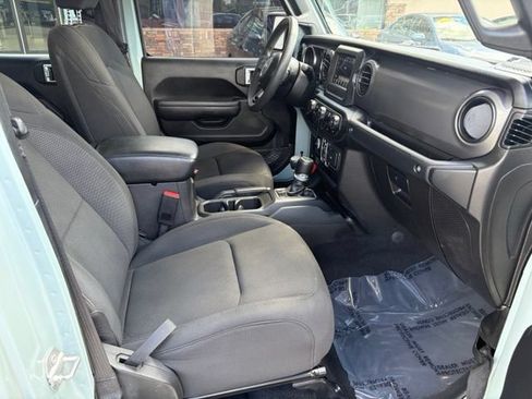 Used 2023 Jeep Gladiator Sport AWD/4WD image 40