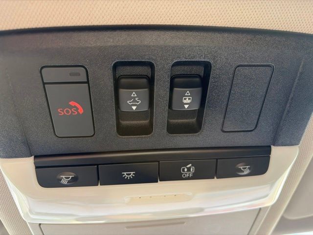 Used 2022 Nissan Rogue Platinum w/ Head-Up Display Package AWD/4WD image 38