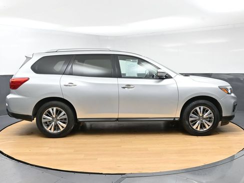 Used 2020 Nissan Pathfinder SV AWD/4WD image 8