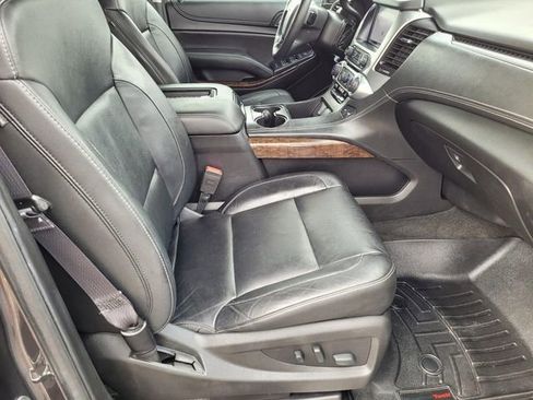 Used 2017 Chevrolet Suburban LT image 11