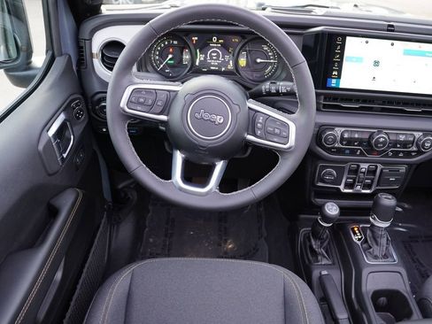 Certified 2025 Jeep Wrangler Unlimited Sahara w/ Safety Group image 21