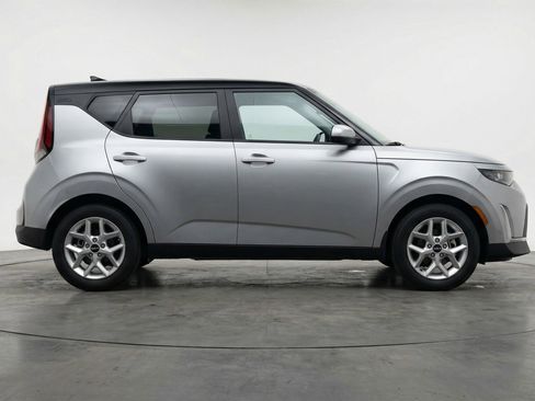 Used 2025 Kia Soul LX w/ LX Technology Package image 9