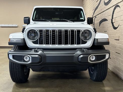 Used 2024 Jeep Wrangler Unlimited Sahara w/ Technology Group AWD/4WD image 13