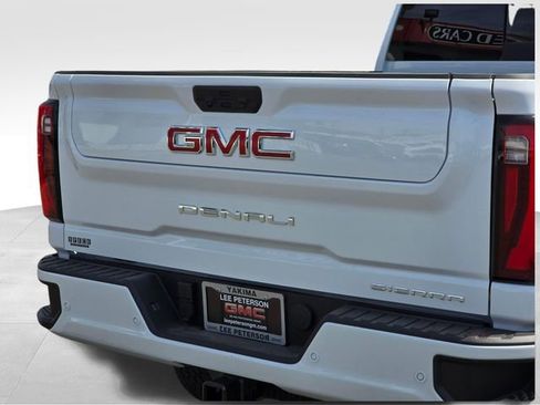 New 2026 GMC Sierra 2500 Denali w/ Denali Reserve Package AWD/4WD image 13