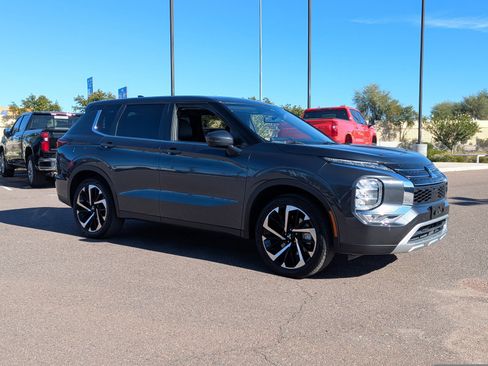 Used 2024 Mitsubishi Outlander SE image 8