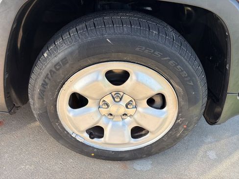 Used 2014 Jeep Cherokee Sport image 29