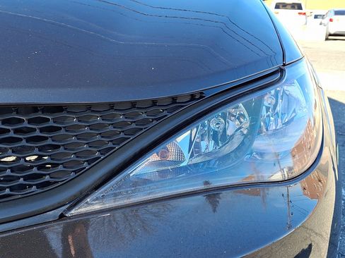 Used 2023 Chrysler Voyager LX image 9