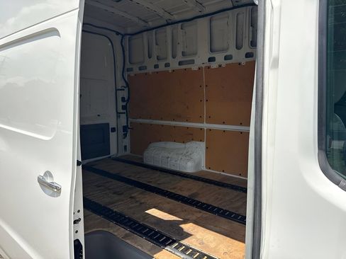 Used 2018 Nissan NV 3500 SL RWD image 12