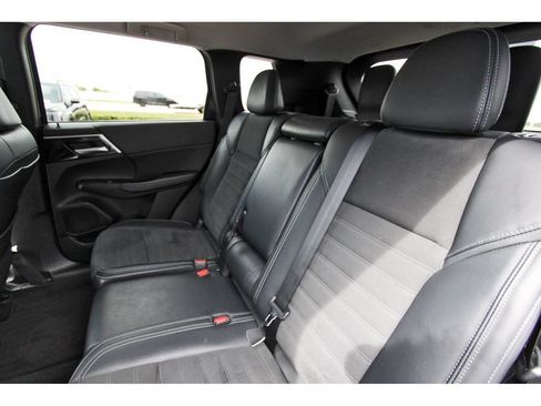 Used 2023 Mitsubishi Outlander SE FWD image 33