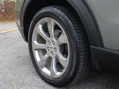 Used 2020 Ford Explorer Platinum w/ Premium Technology Package image 38