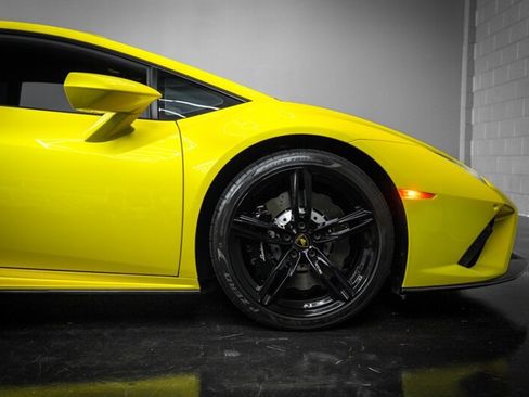 Used 2020 Lamborghini Huracan EVO image 21