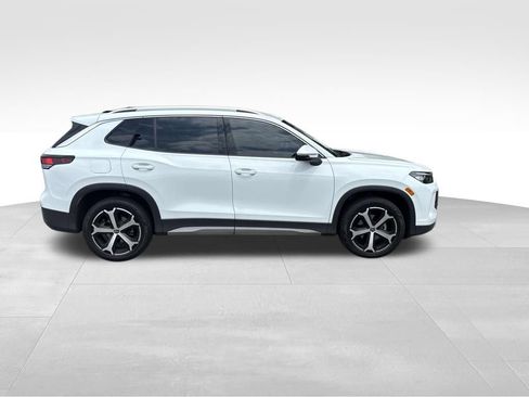Used 2025 Volkswagen Tiguan SE FWD image 8