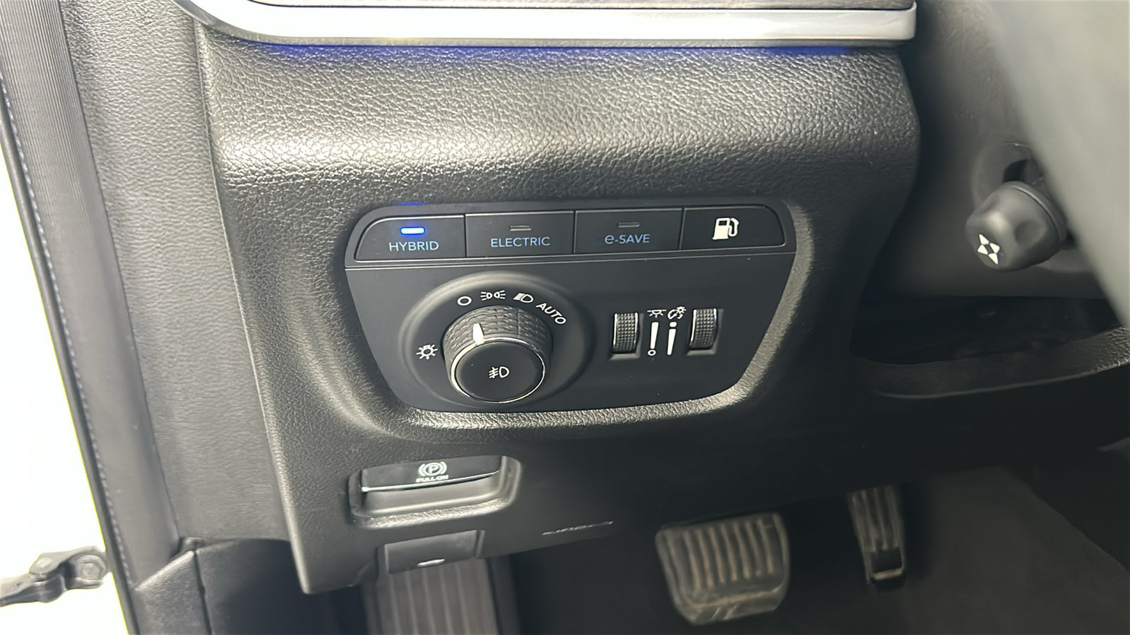 Used 2023 Jeep Grand Cherokee Overland w/ Luxury Tech Group IV AWD/4WD image 23