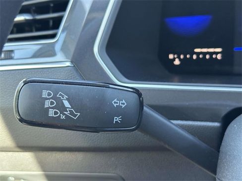 Used 2022 Volkswagen Tiguan S image 31
