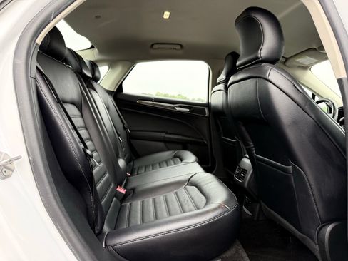Used 2018 Ford Fusion SE w/ Equipment Group 602A FWD image 19