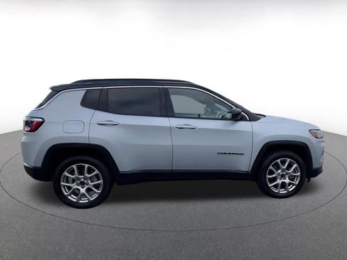Used 2025 Jeep Compass Limited AWD/4WD image 16