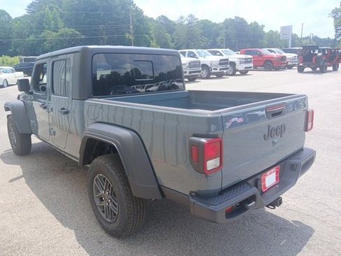 New 2025 Jeep Gladiator Sport image 7