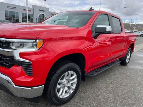 Used 2025 Chevrolet Silverado 1500 LT AWD/4WD image 11