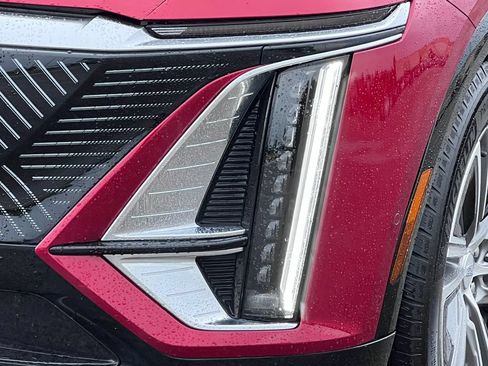 Certified 2024 Cadillac Lyriq Luxury AWD/4WD image 40