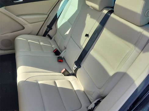 Used 2015 Volkswagen Tiguan SE image 13