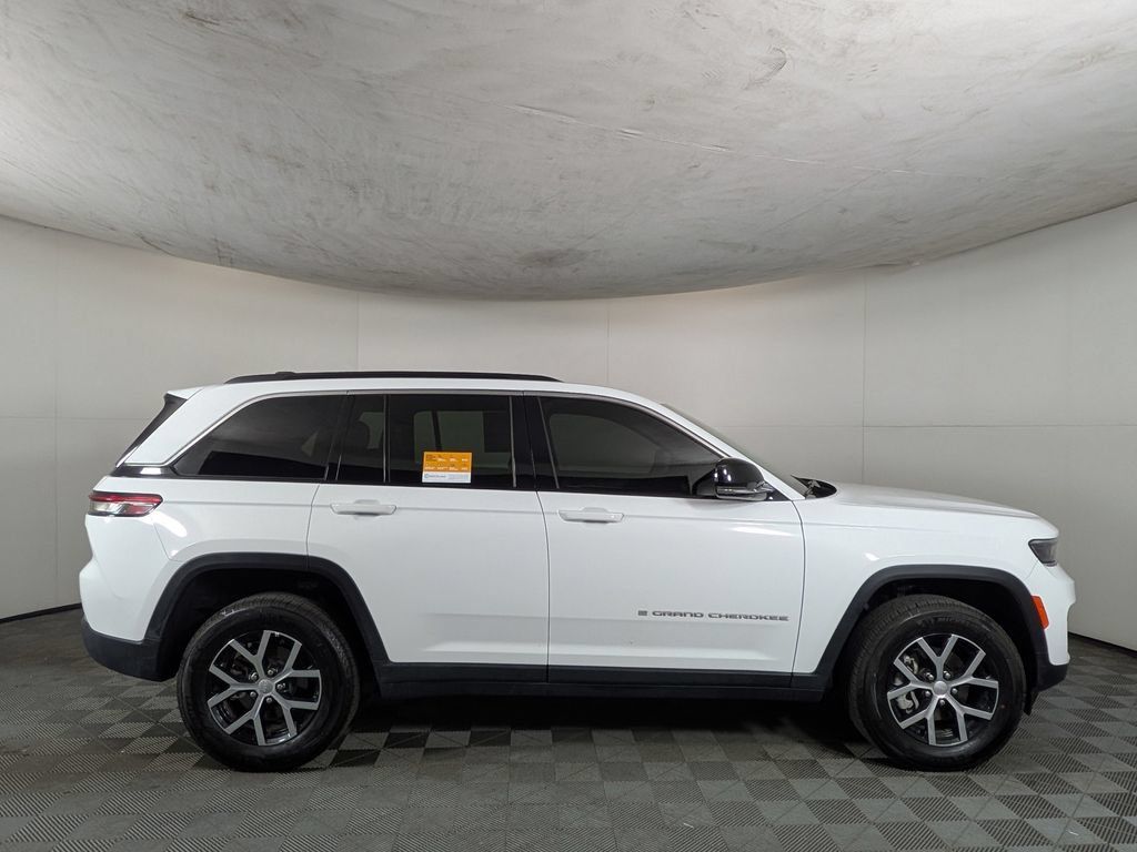 Certified 2025 Jeep Grand Cherokee Limited AWD/4WD image 7
