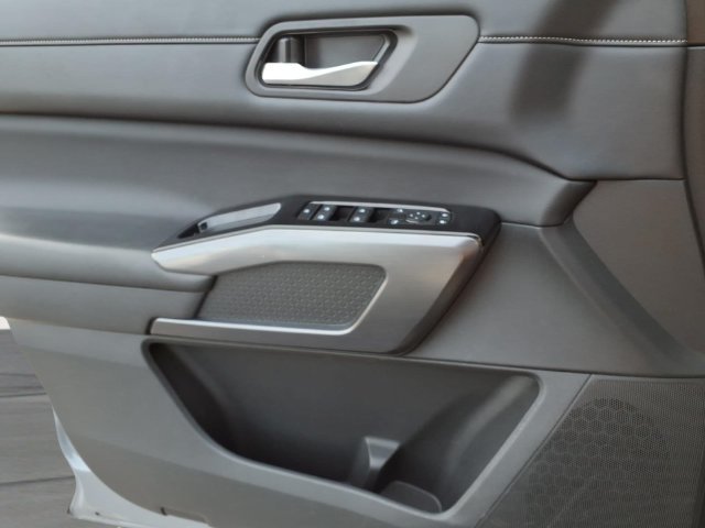 Used 2024 Nissan Pathfinder SL AWD/4WD image 15