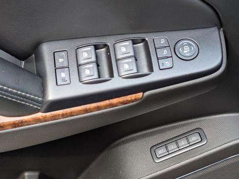 Used 2018 Chevrolet Tahoe Premier RWD image 24