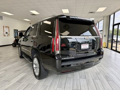 Used 2018 Cadillac Escalade 2WD image 7