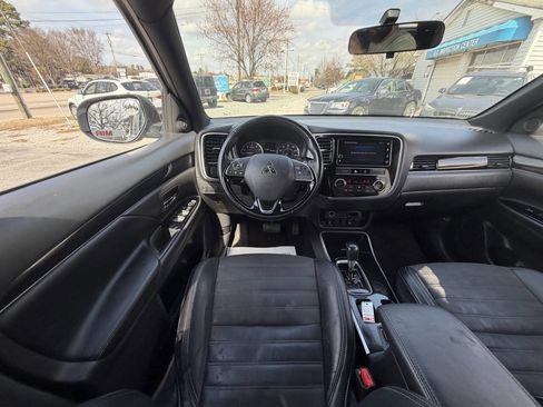 Used 2019 Mitsubishi Outlander LE image 27