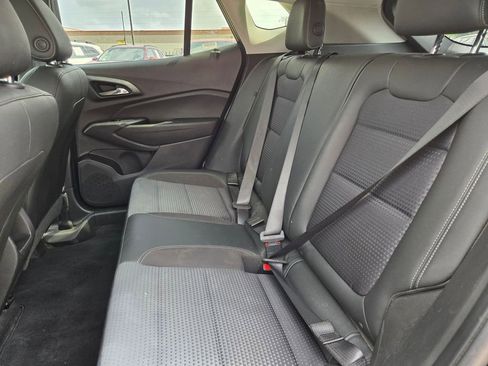 Used 2025 Chevrolet Trax LT w/ LT Convenience Package FWD image 27