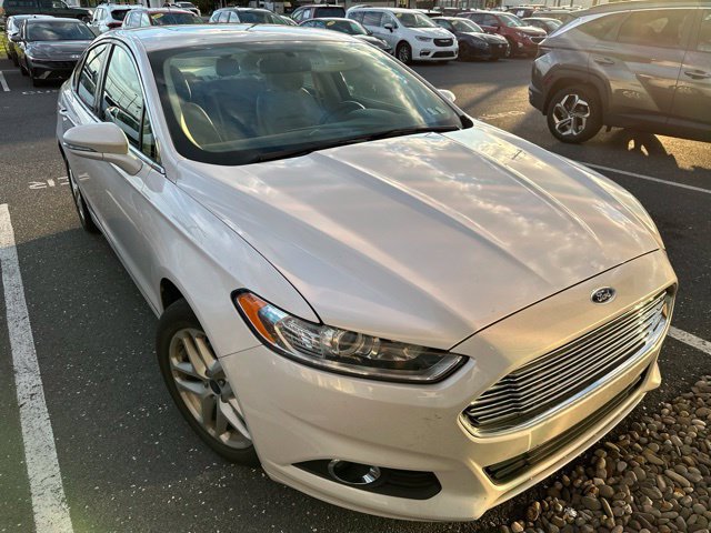 Used 2014 Ford Fusion SE w/ Equipment Group 202A FWD image 15