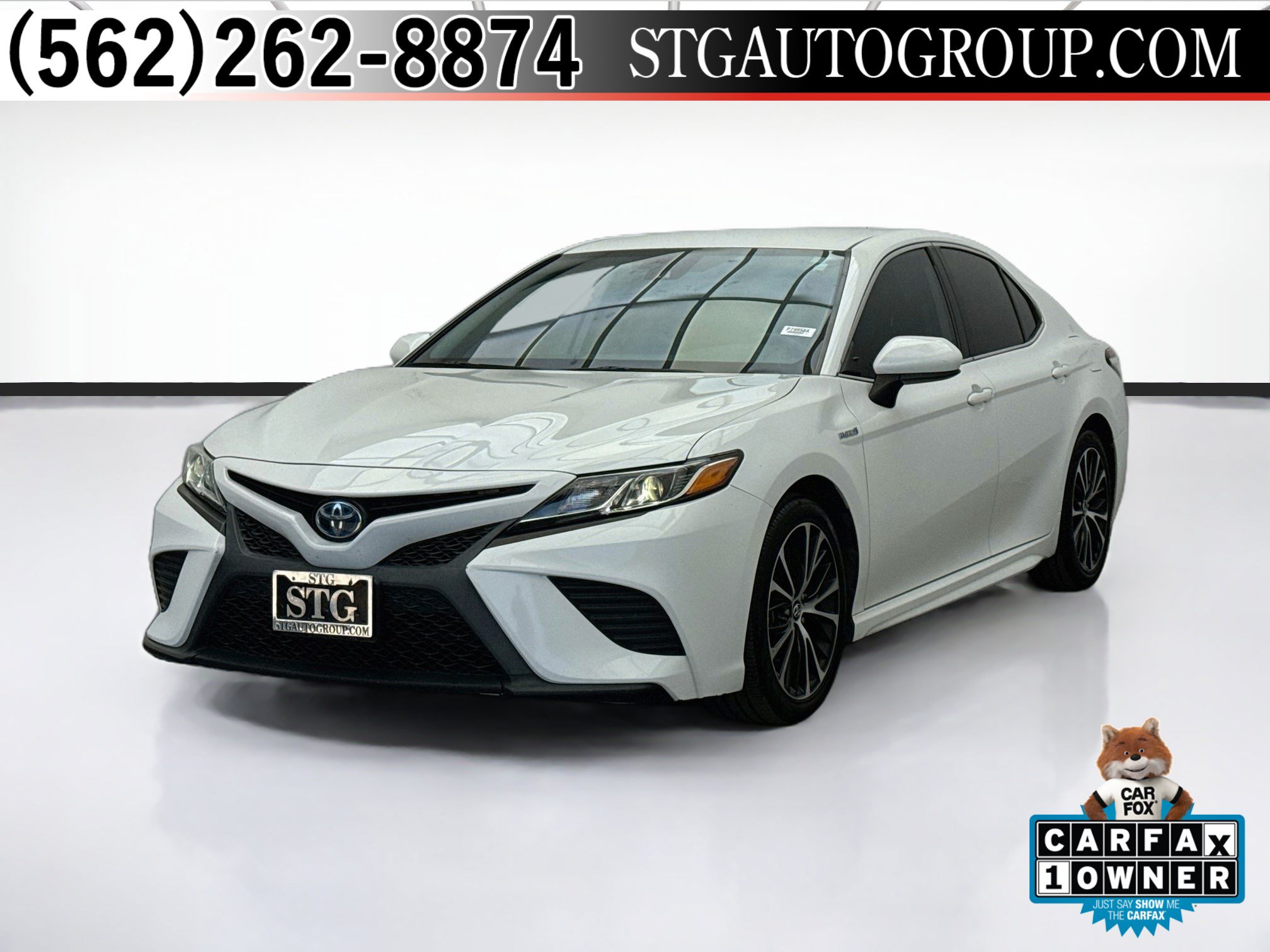 Used 2020 Toyota Camry SE w/ Carpet Mat Package FWD image 1
