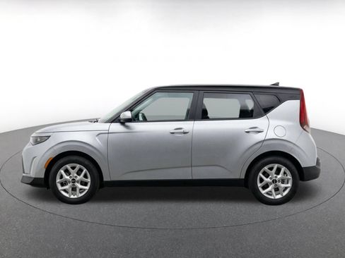 Used 2025 Kia Soul LX w/ LX Technology Package FWD image 4