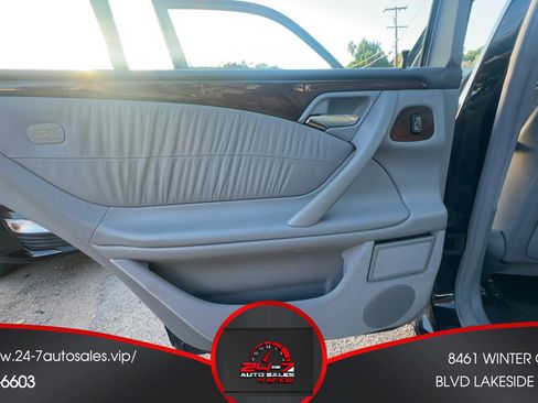 Used 2000 Mercedes-Benz E 320 Wagon image 19