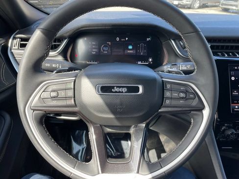 Used 2023 Jeep Grand Cherokee Altitude AWD/4WD image 12