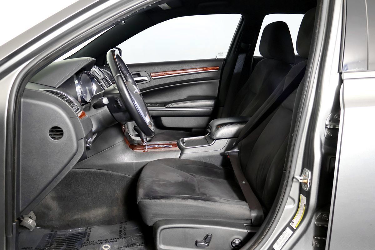 Used 2012 Chrysler 300 RWD image 18