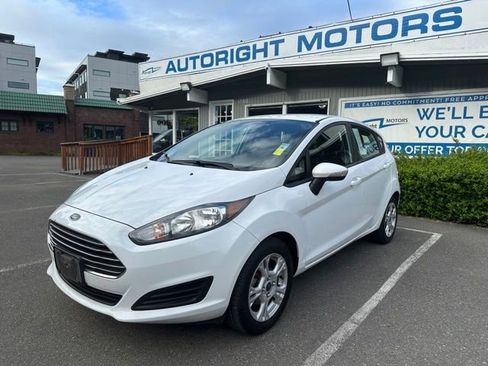 Used 2014 Ford Fiesta SE FWD image 1
