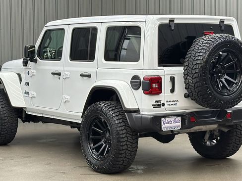Used 2025 Jeep Wrangler Unlimited Sahara w/ Safety Group AWD/4WD image 3