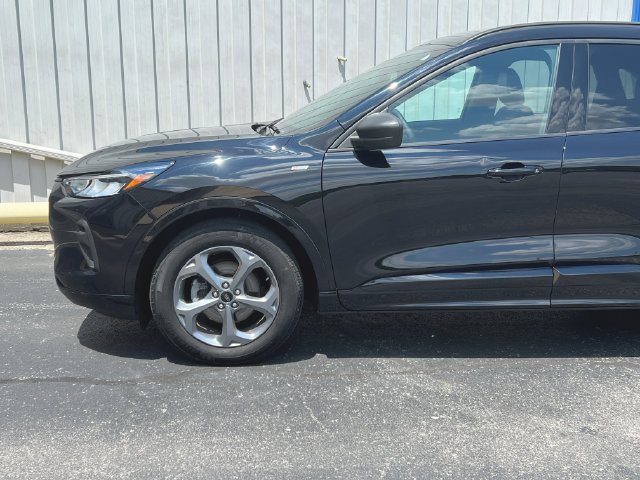 Used 2023 Ford Escape ST-Line w/ Tech Pack #1 AWD/4WD image 14