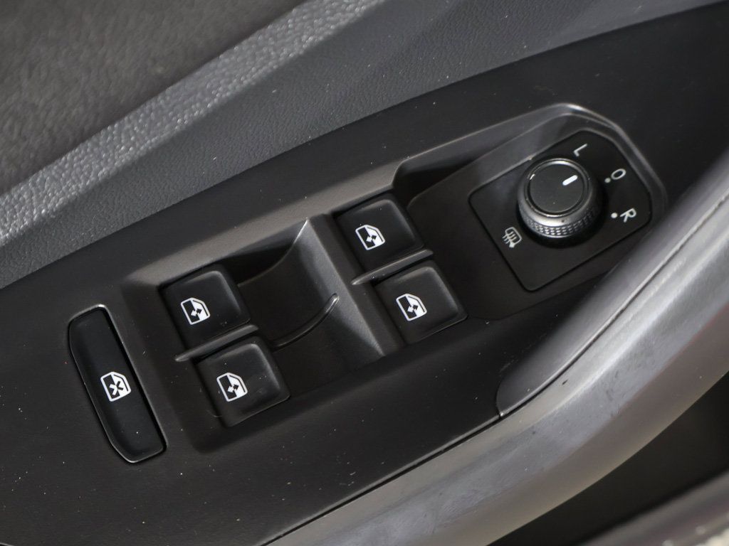 Used 2020 Volkswagen Jetta SE w/ SE Cold Weather Package FWD image 38