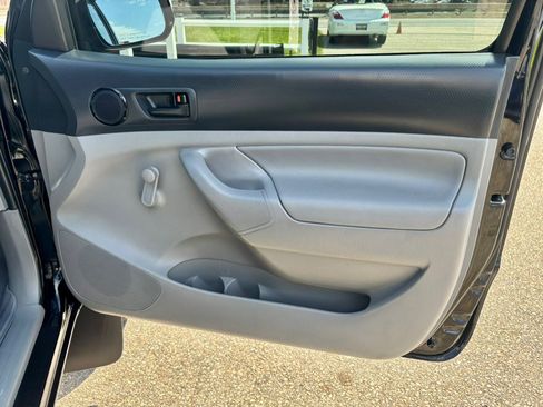 Used 2012 Toyota Tacoma 4x4 Regular Cab image 10