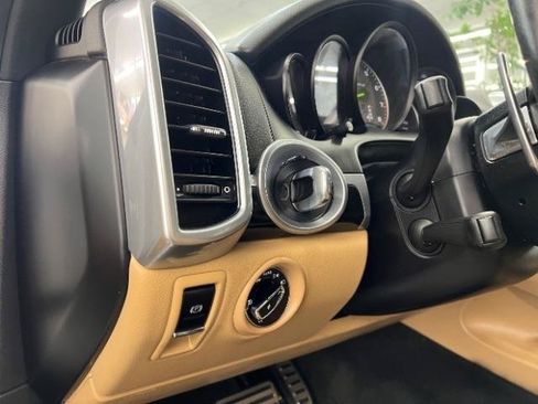 Used 2017 Porsche Cayenne S Platinum w/ Premium Package Plus (Pjy) AWD/4WD image 12