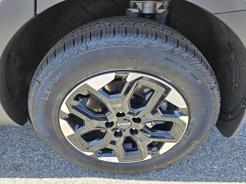 New 2026 Kia Sorento S FWD image 11