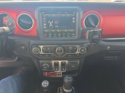 Used 2022 Jeep Wrangler Rubicon w/ Cold Weather Group AWD/4WD image 5