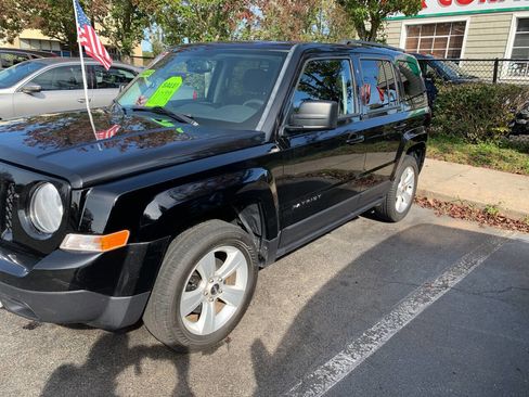 Used 2016 Jeep Patriot Latitude image 10