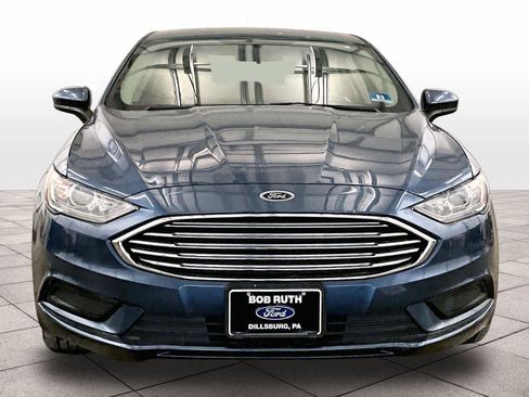 Used 2018 Ford Fusion SE w/ Fusion SE Technology Package FWD image 3
