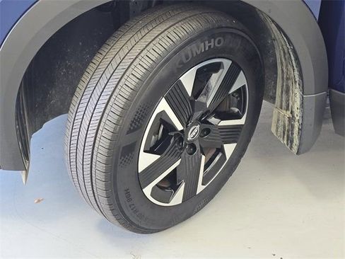 Used 2025 Nissan Kicks SV image 28