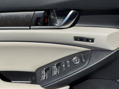 Certified 2022 Honda Accord Touring image 26