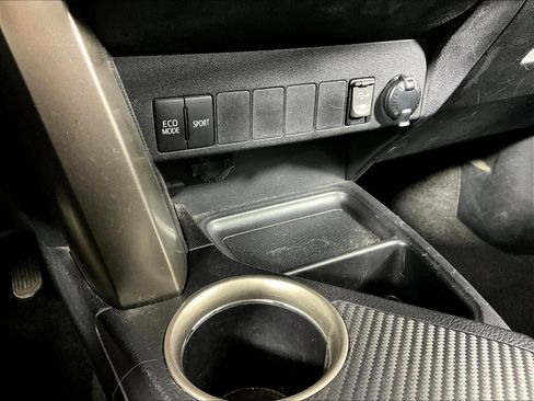 Used 2015 Toyota RAV4 XLE FWD image 14