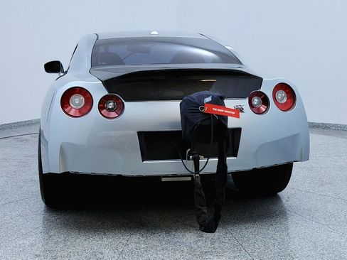 Used 2010 Nissan GT-R Premium image 4